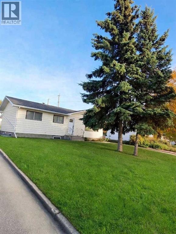 11211 96a Street Property Photo 3