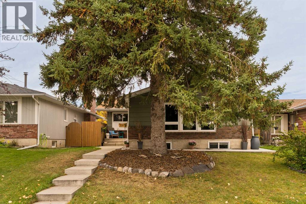 228 Midridge Crescent Se Property Photo 2