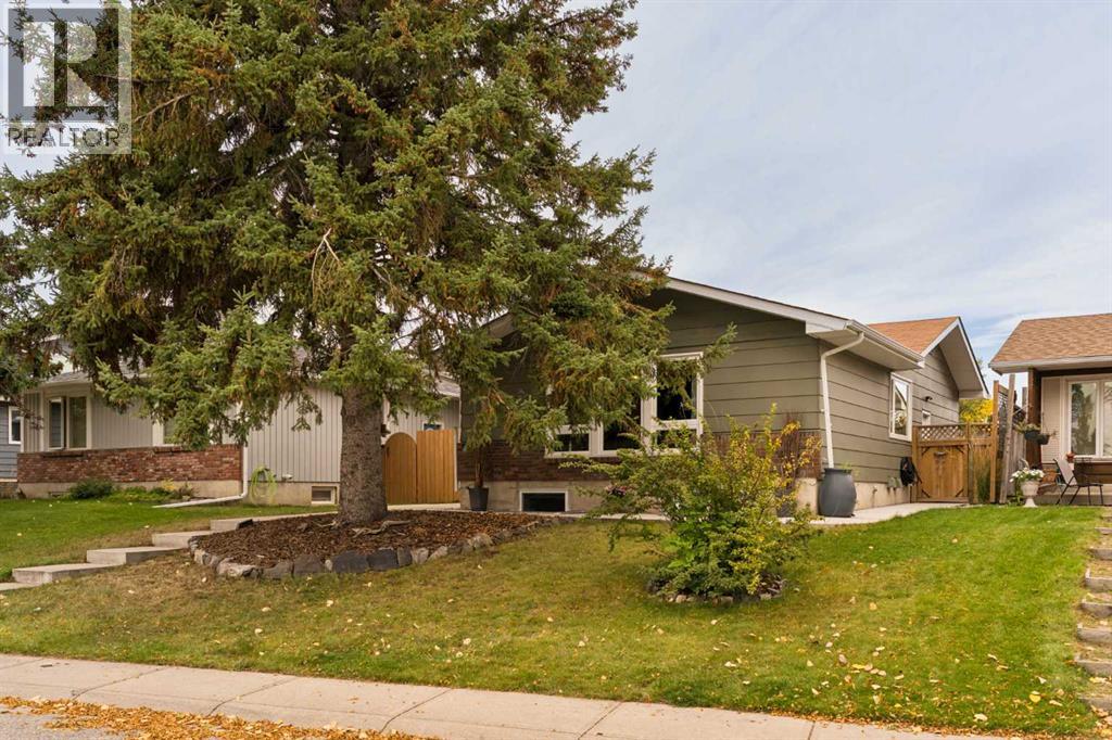 228 Midridge Crescent Se Property Photo 3