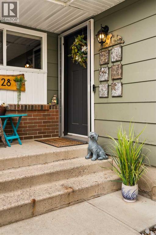 228 Midridge Crescent Se Property Photo 5