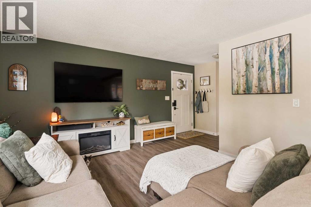 228 Midridge Crescent Se Property Photo 7
