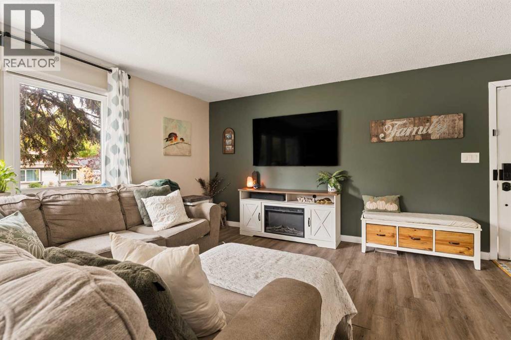 228 Midridge Crescent Se Property Photo 8