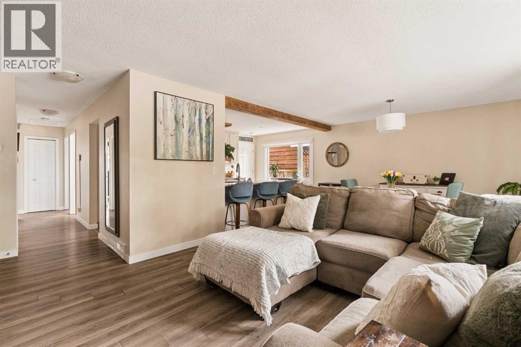 228 Midridge Crescent Se Property Photo 9