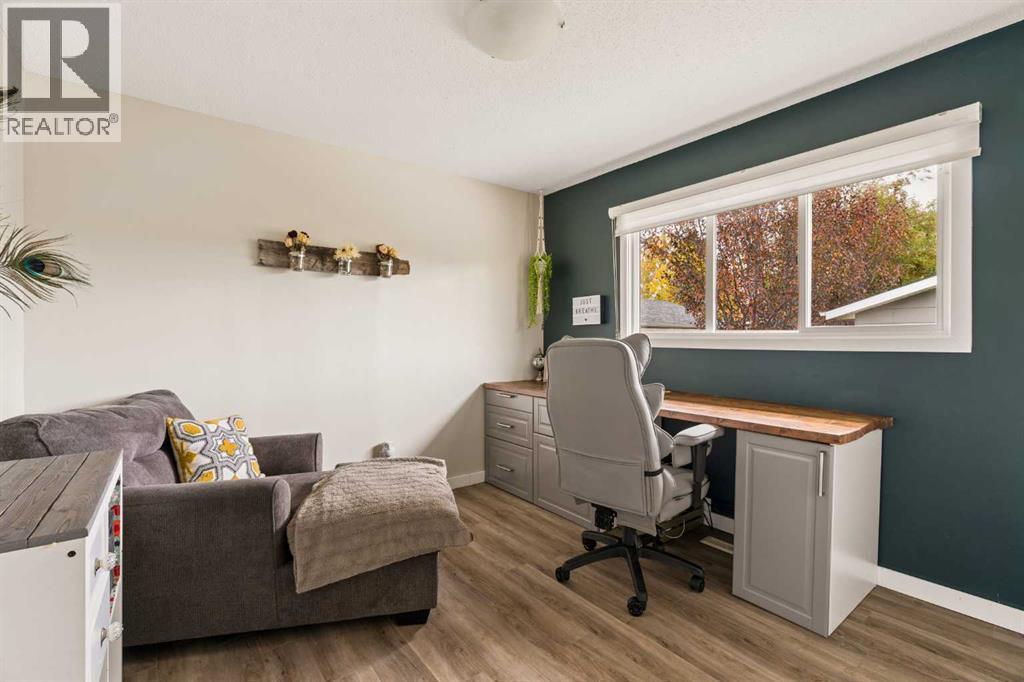 228 Midridge Crescent Se Property Photo 25