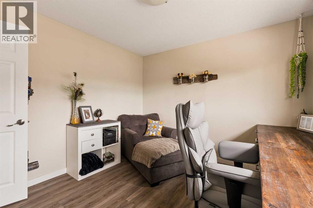 228 Midridge Crescent Se Property Photo 26