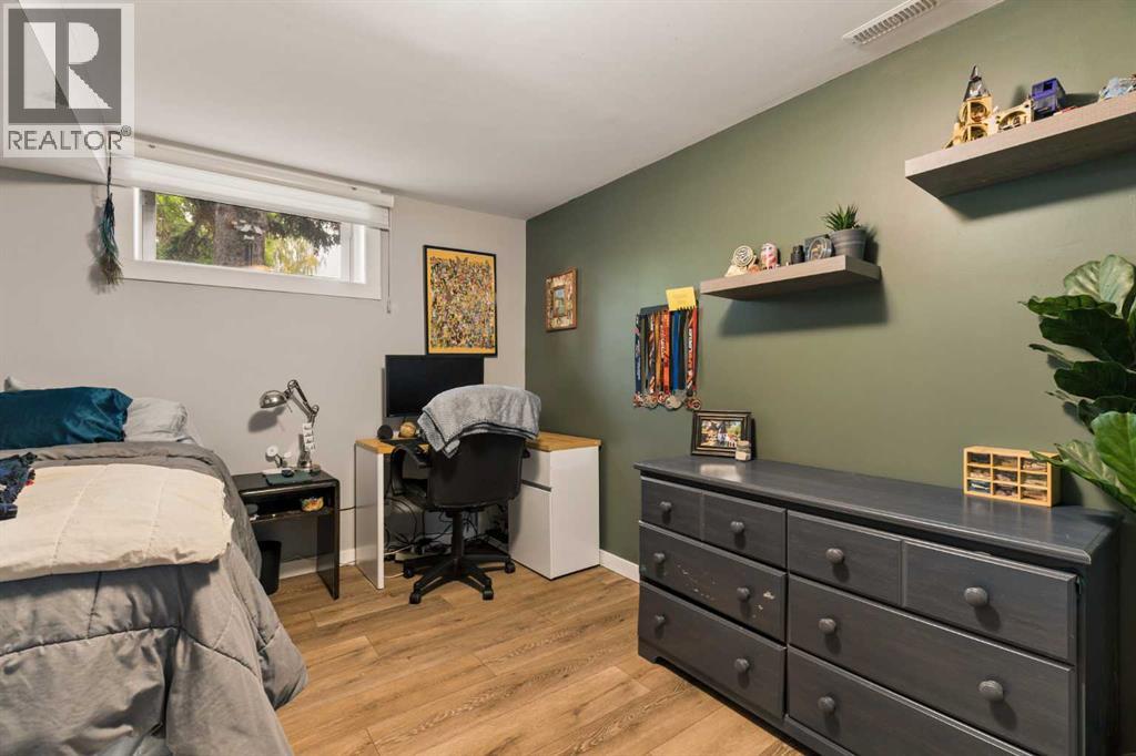 228 Midridge Crescent Se Property Photo 35