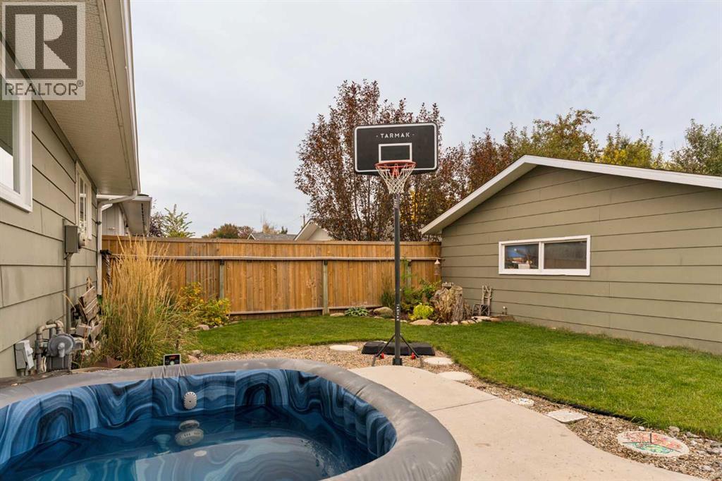 228 Midridge Crescent Se Property Photo 42