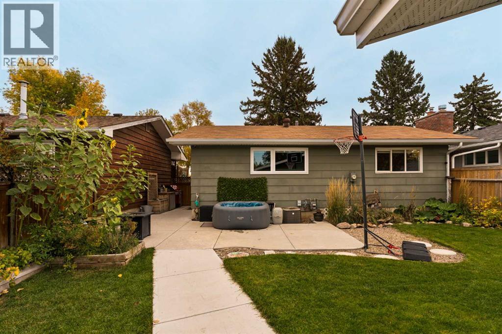 228 Midridge Crescent Se Property Photo 47