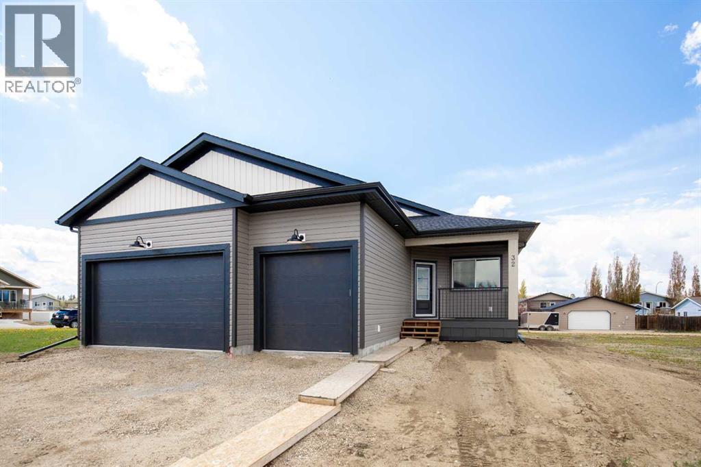 32 Sunrise Crescent N Property Photo