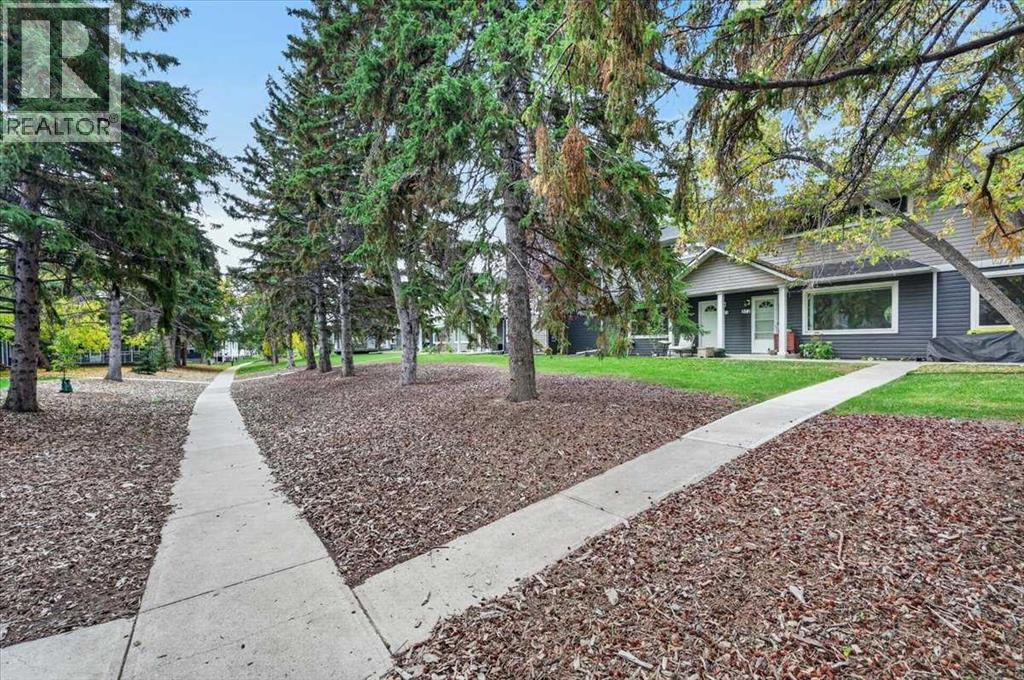 572 Regal Park Ne Property Photo 2
