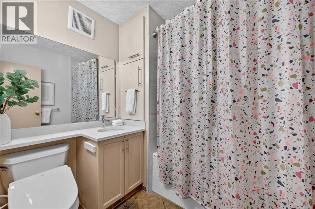 572 Regal Park Ne Property Photo 10