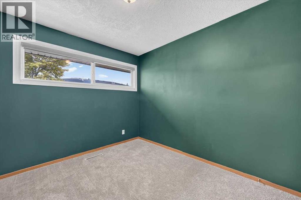 572 Regal Park Ne Property Photo 11