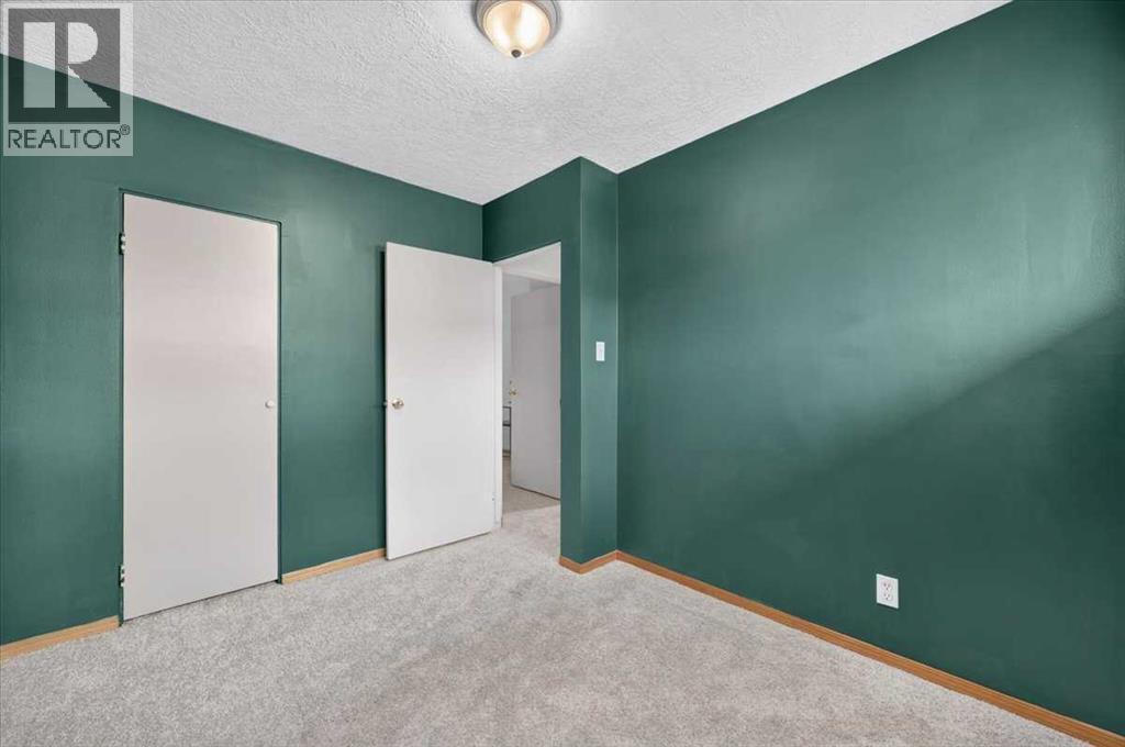 572 Regal Park Ne Property Photo 12