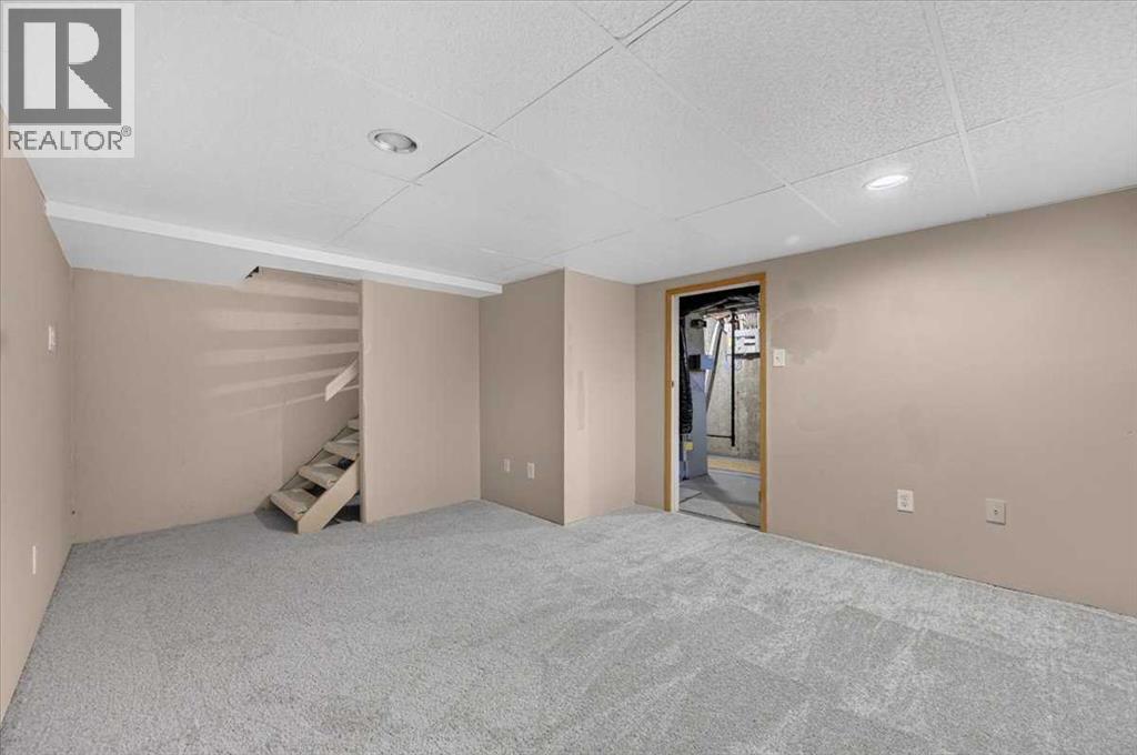 572 Regal Park Ne Property Photo 13