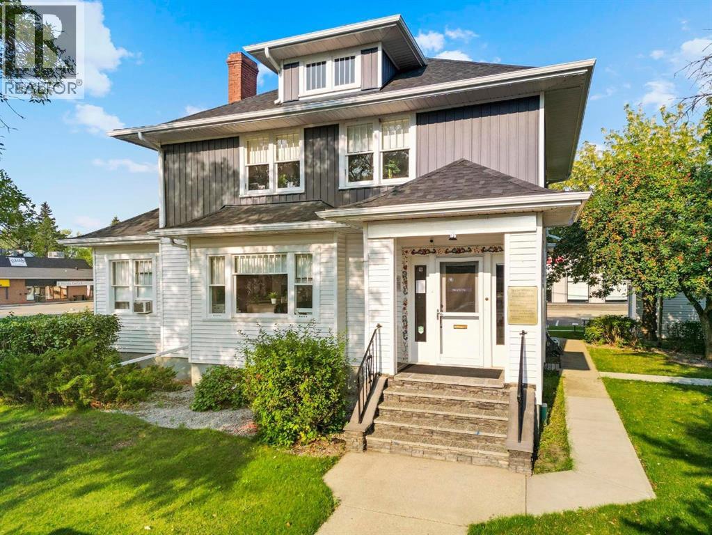 4802 49 Street Property Photo 1