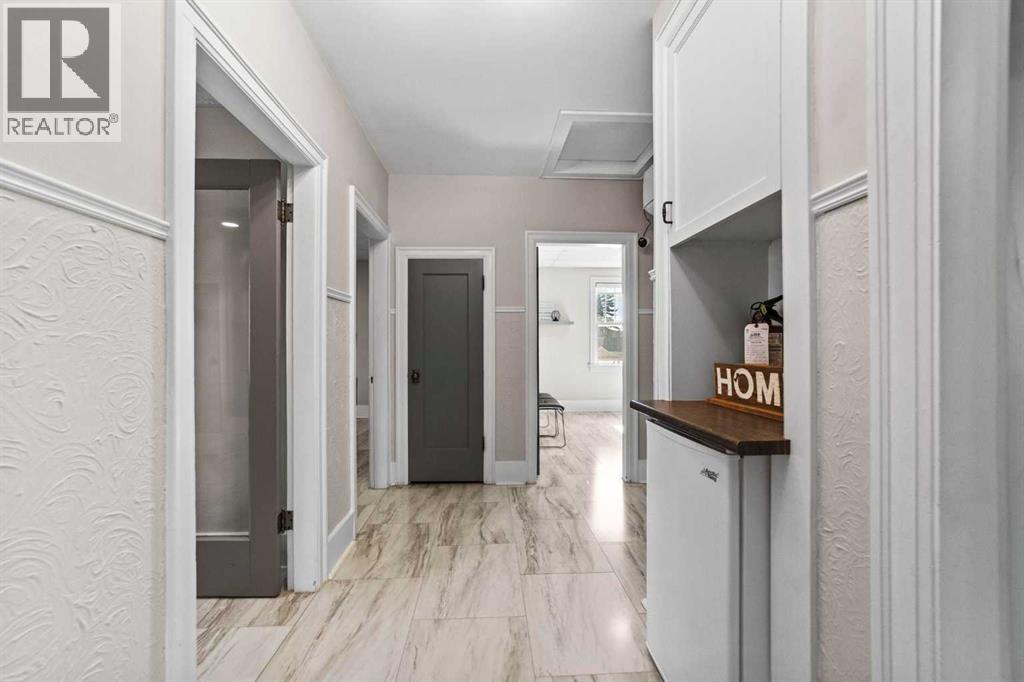 4802 49 Street Property Photo 4