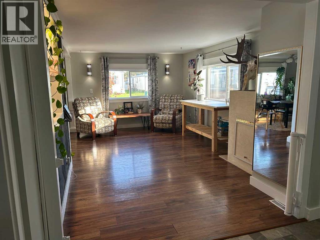 721 5 Avenue Nw Property Photo 3