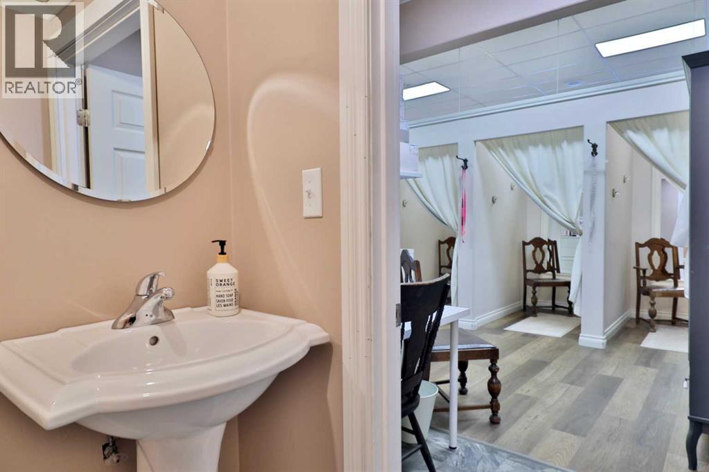 4955 50 Street Property Photo 22