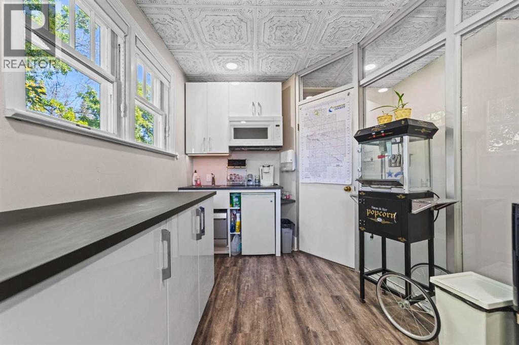 4802 49 Street Property Photo 8