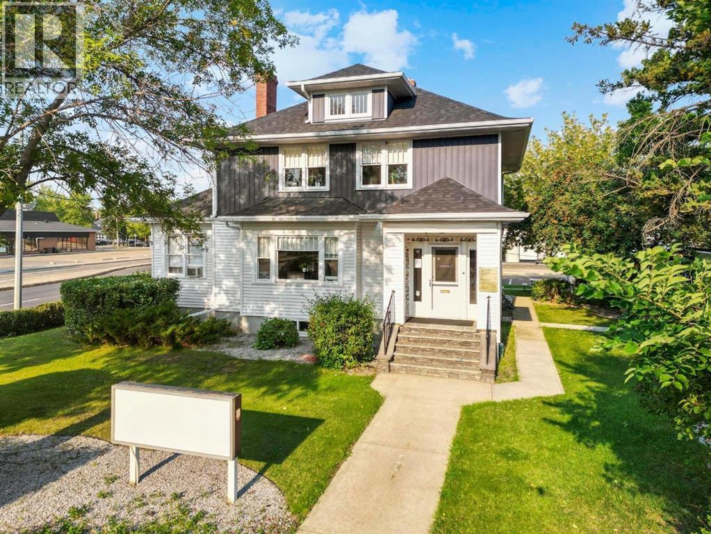 4802 49 Street Property Photo 11