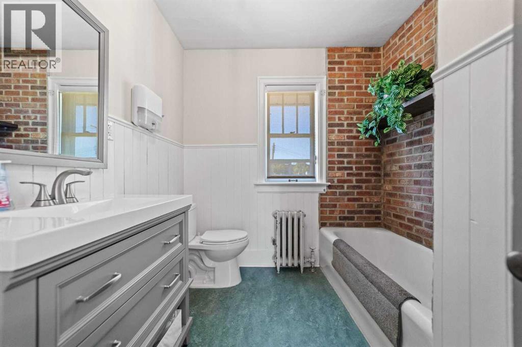 4802 49 Street Property Photo 7