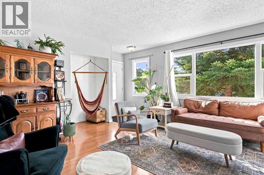 9313 111 Avenue Property Photo 2