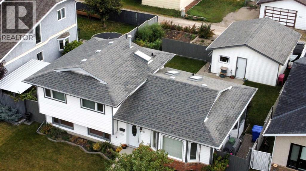 5715 58 Avenue Property Photo 1