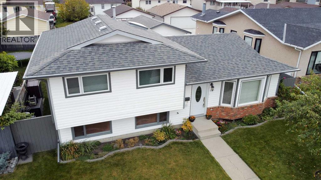 5715 58 Avenue Property Photo 2