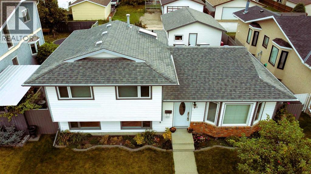 5715 58 Avenue Property Photo 3
