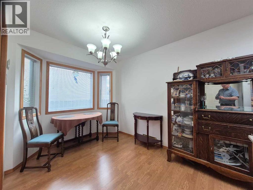 5715 58 Avenue Property Photo 20