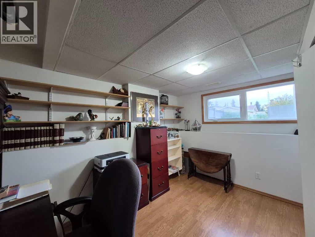 5715 58 Avenue Property Photo 46