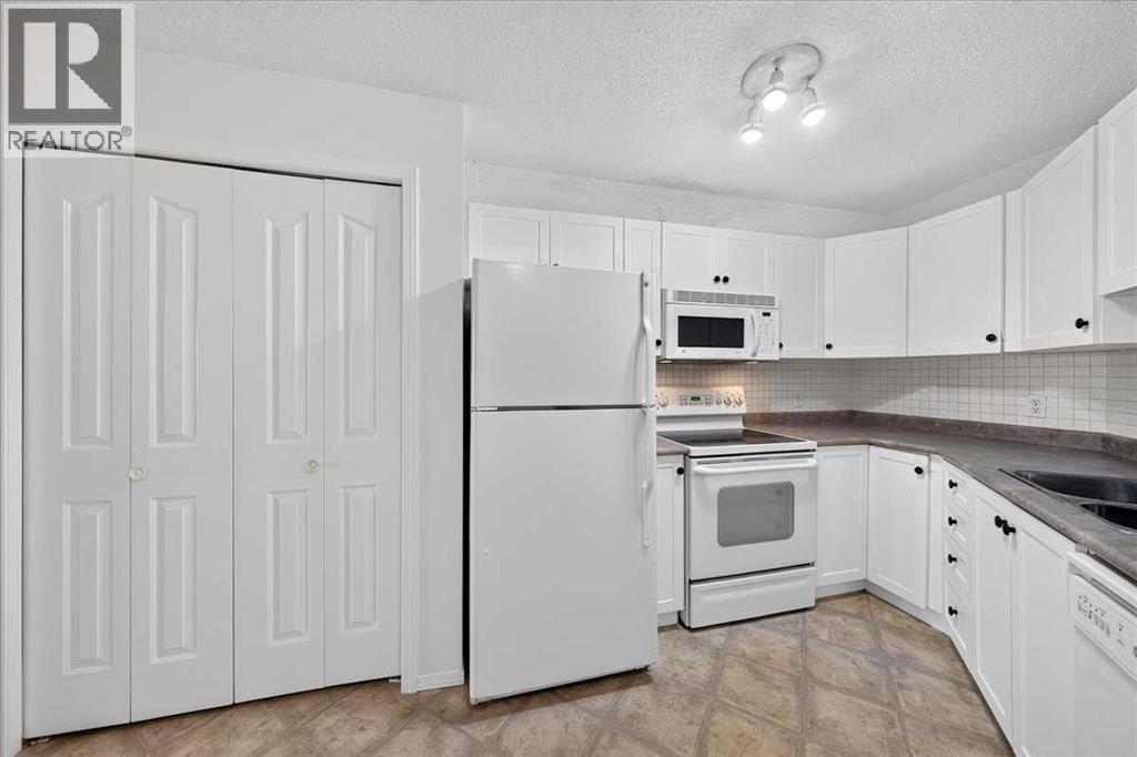 8810 Royal Birch Boulevard Northwest Property Photo 3