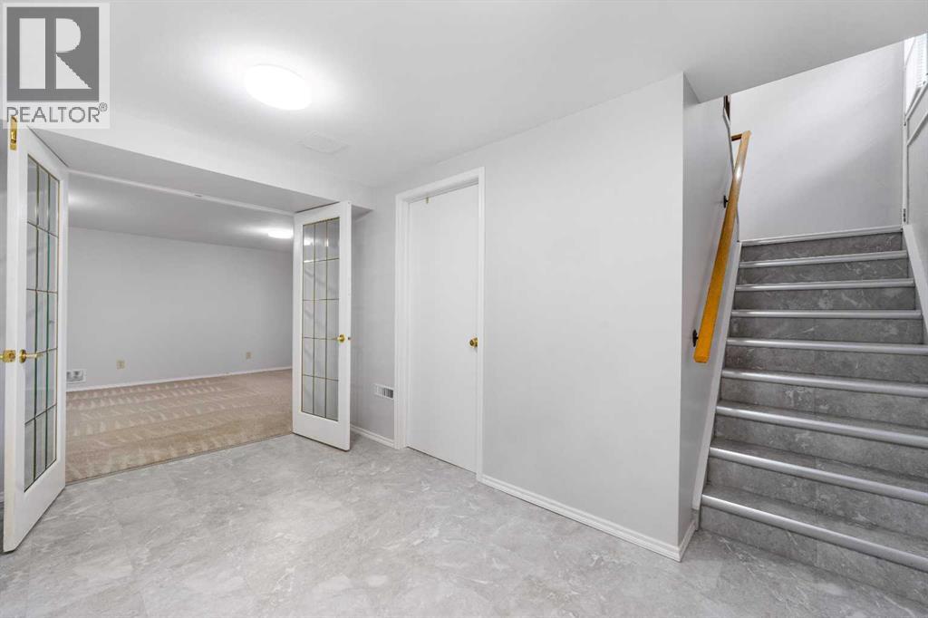 479 Bracewood Crescent Sw Property Photo 4