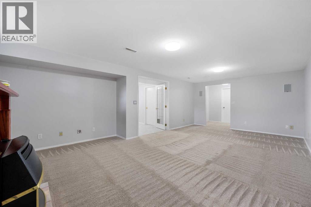 479 Bracewood Crescent Sw Property Photo 6