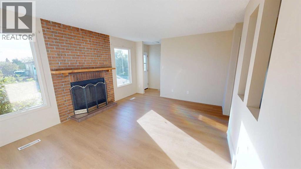12124 95a Street Property Photo 2