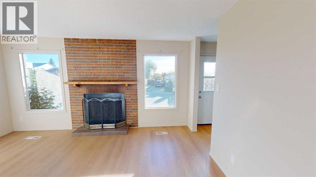 12124 95a Street Property Photo 3