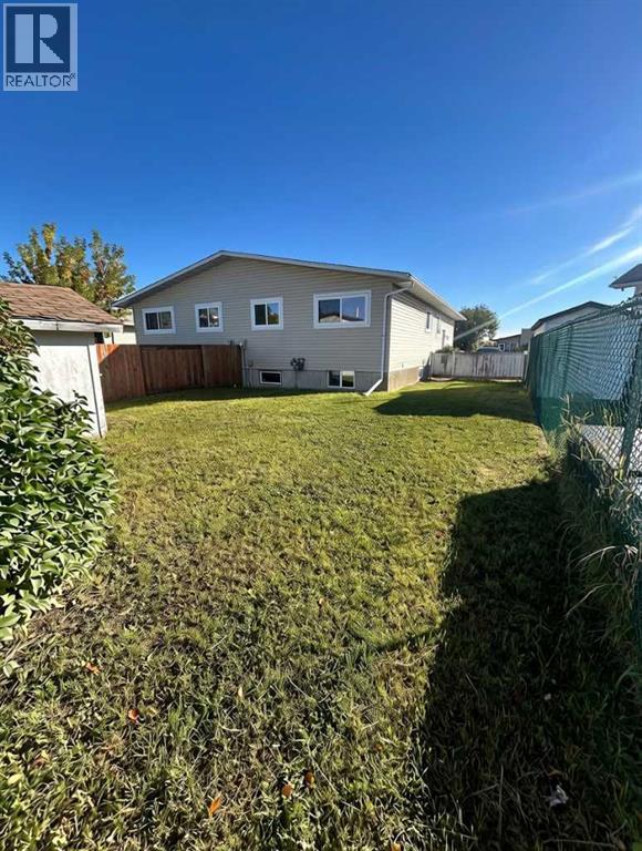 12124 95a Street Property Photo 16