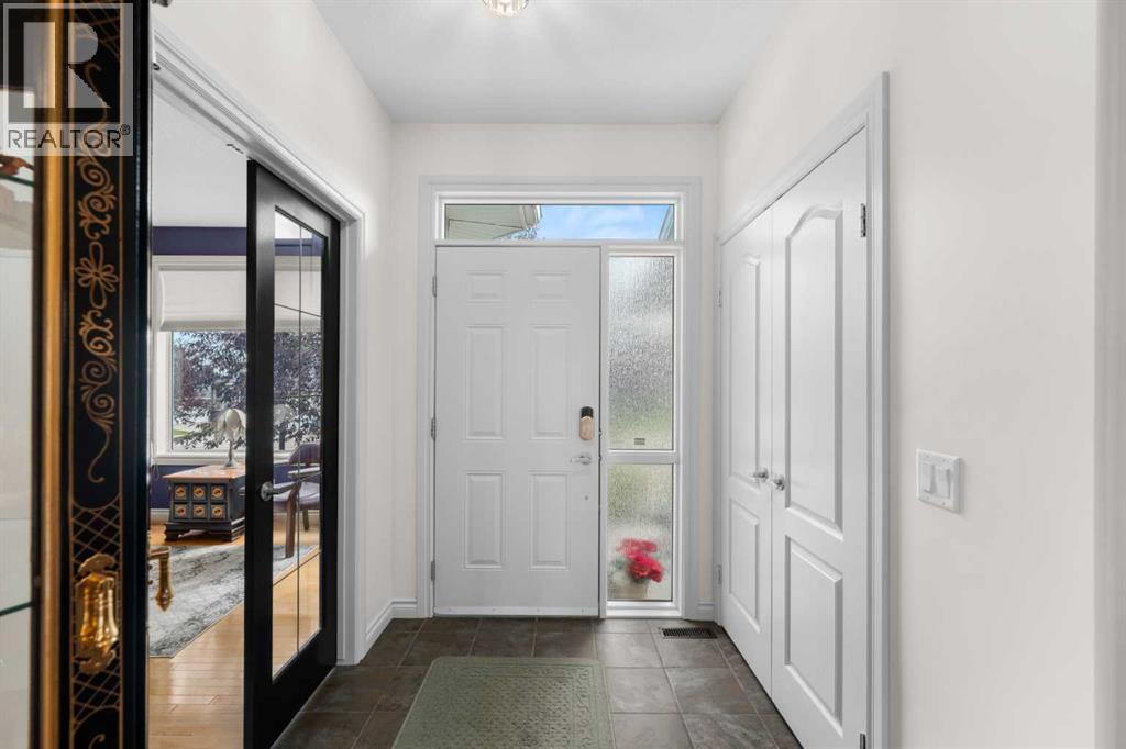 64 Elysian Crescent Sw Property Photo 2