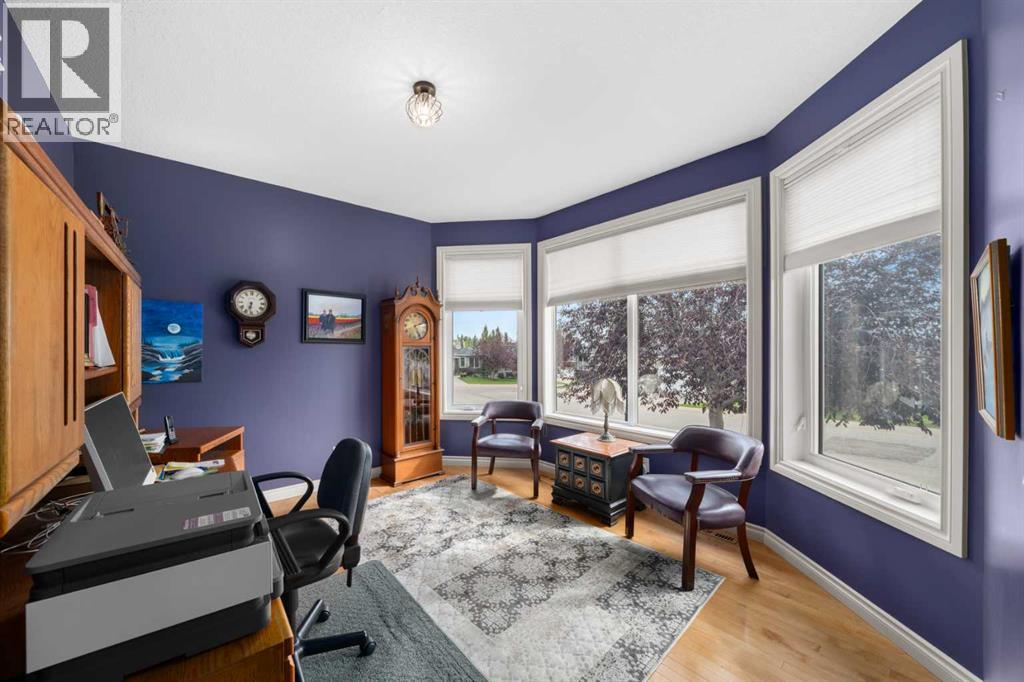 64 Elysian Crescent Sw Property Photo 3
