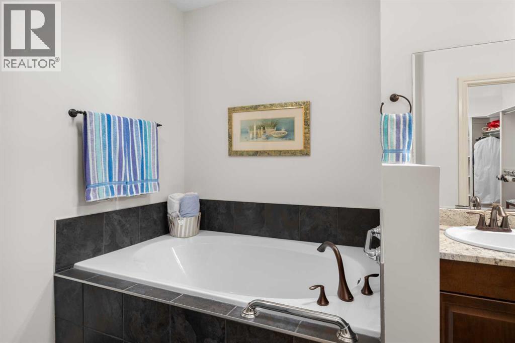 64 Elysian Crescent Sw Property Photo 18
