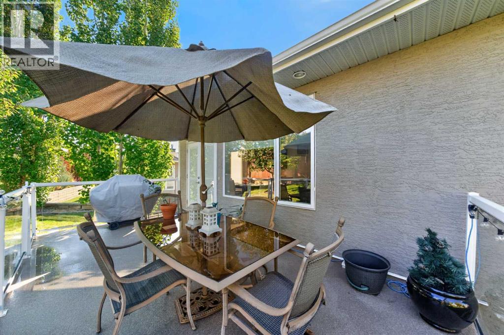 64 Elysian Crescent Sw Property Photo 35