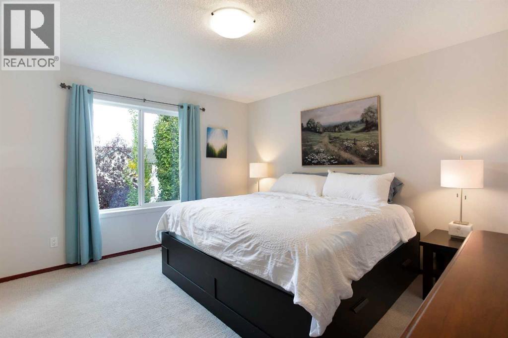 66 Cougarstone Close Sw Property Photo 21