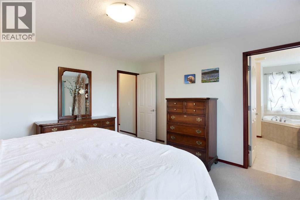 66 Cougarstone Close Sw Property Photo 23