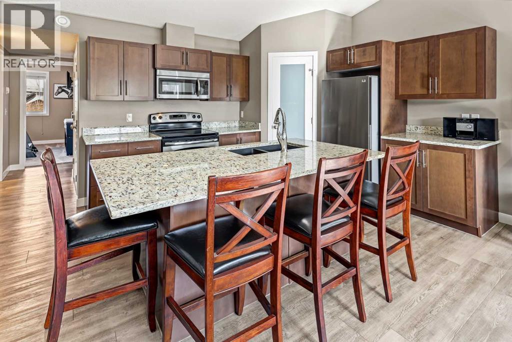 2781 Chinook Winds Drive Southwest Property Photo 5