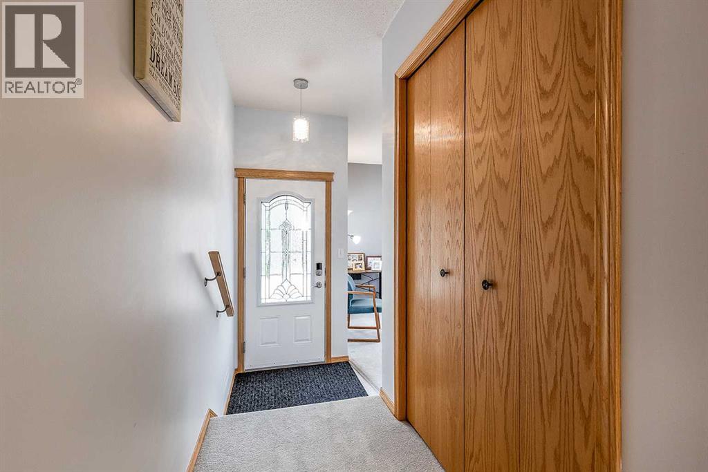 78 Seven Persons Crescent Sw Property Photo 10