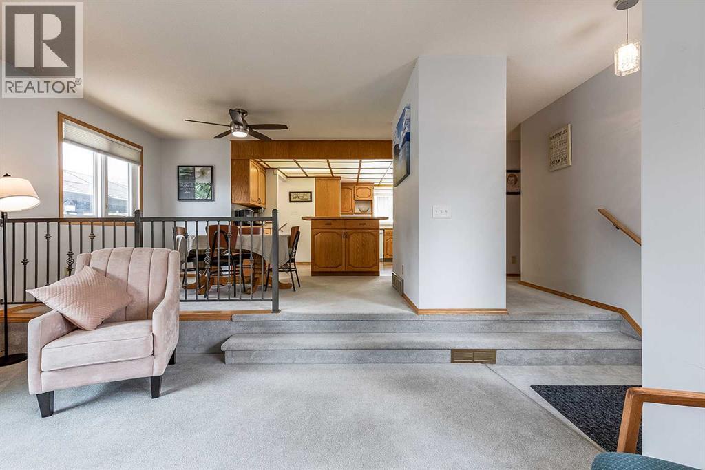 78 Seven Persons Crescent Sw Property Photo 13