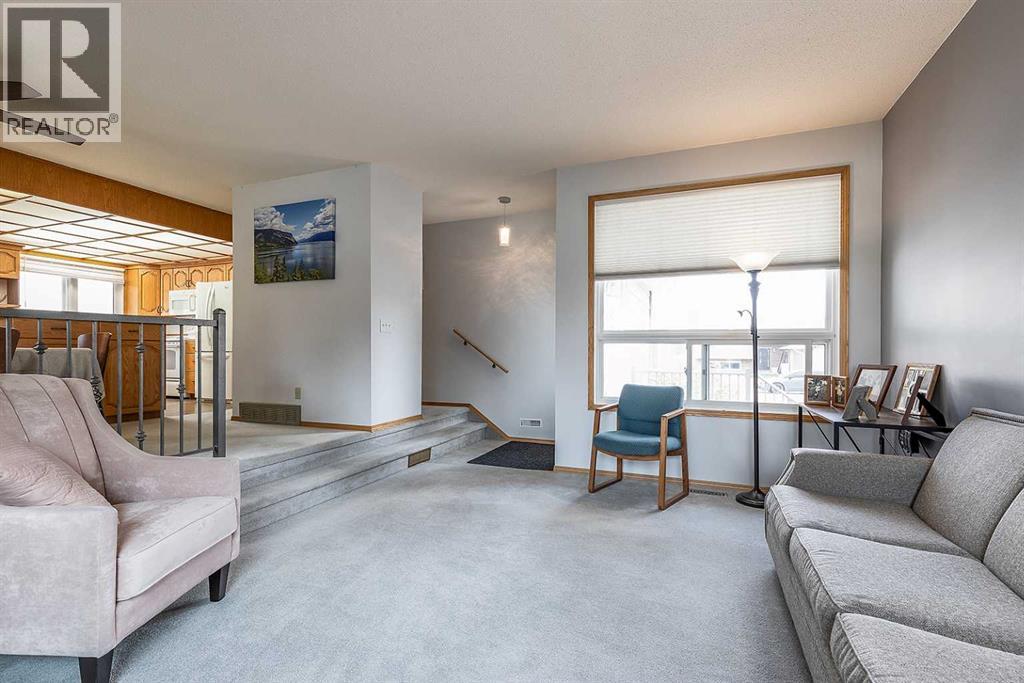 78 Seven Persons Crescent Sw Property Photo 14