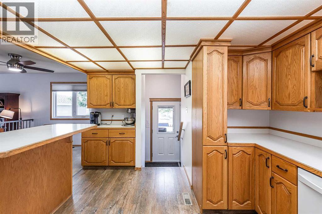 78 Seven Persons Crescent Sw Property Photo 18