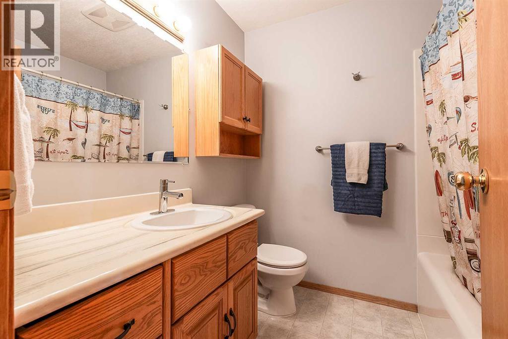 78 Seven Persons Crescent Sw Property Photo 19