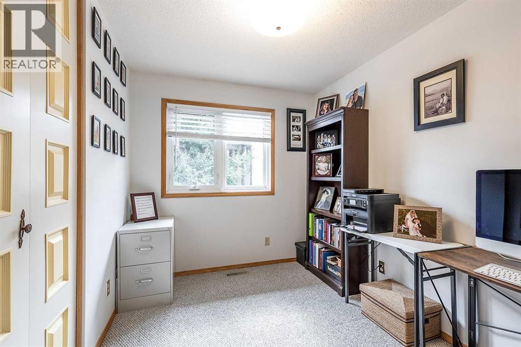 78 Seven Persons Crescent Sw Property Photo 20